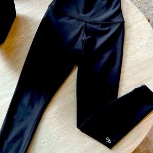 Gently used Black XS Alo airlift full length leggings